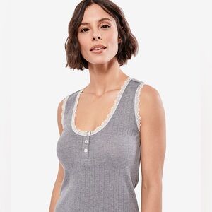 Sz XL La vie en rose camisole sleeveless scoop neck 3 button by the neck